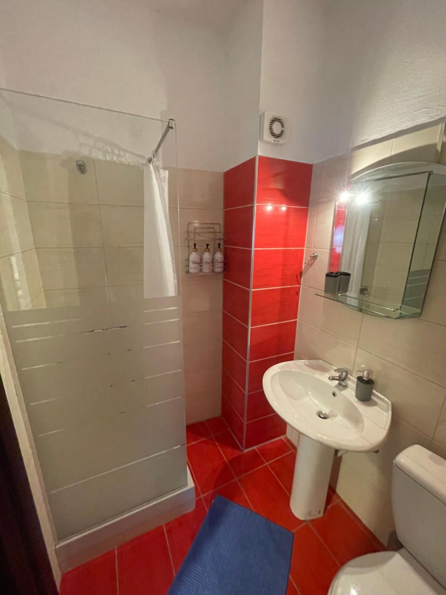 Central & Riverfront Room 1 Эдесса Экстерьер фото